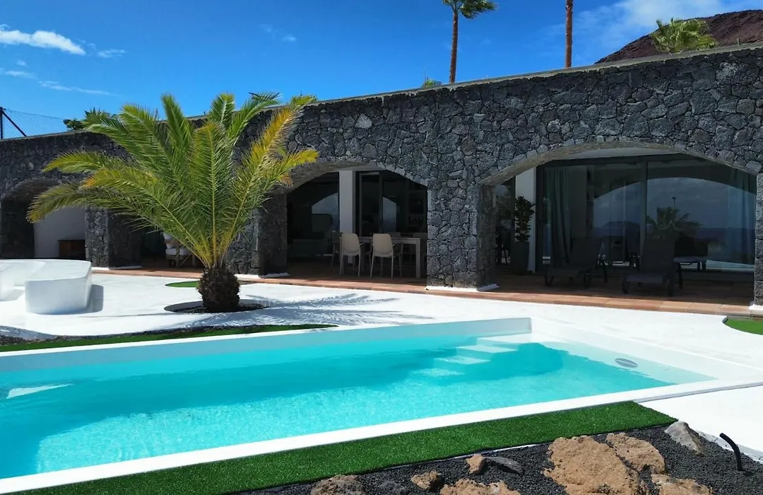 Villa Arcos, Piscina Privada Climatizada Y Jacuzzi Con Maravillosas Vistas Al Islote De Lobos Playa Blanca (Lanzarote)